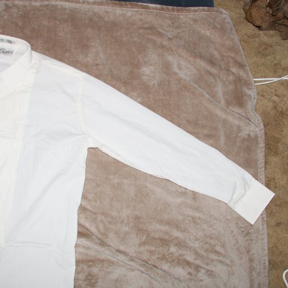 Classix Button Up Dress Shirt - Length 33 - Shoulders 19 - Arm Pits 23.5 - Picture 7 of 14